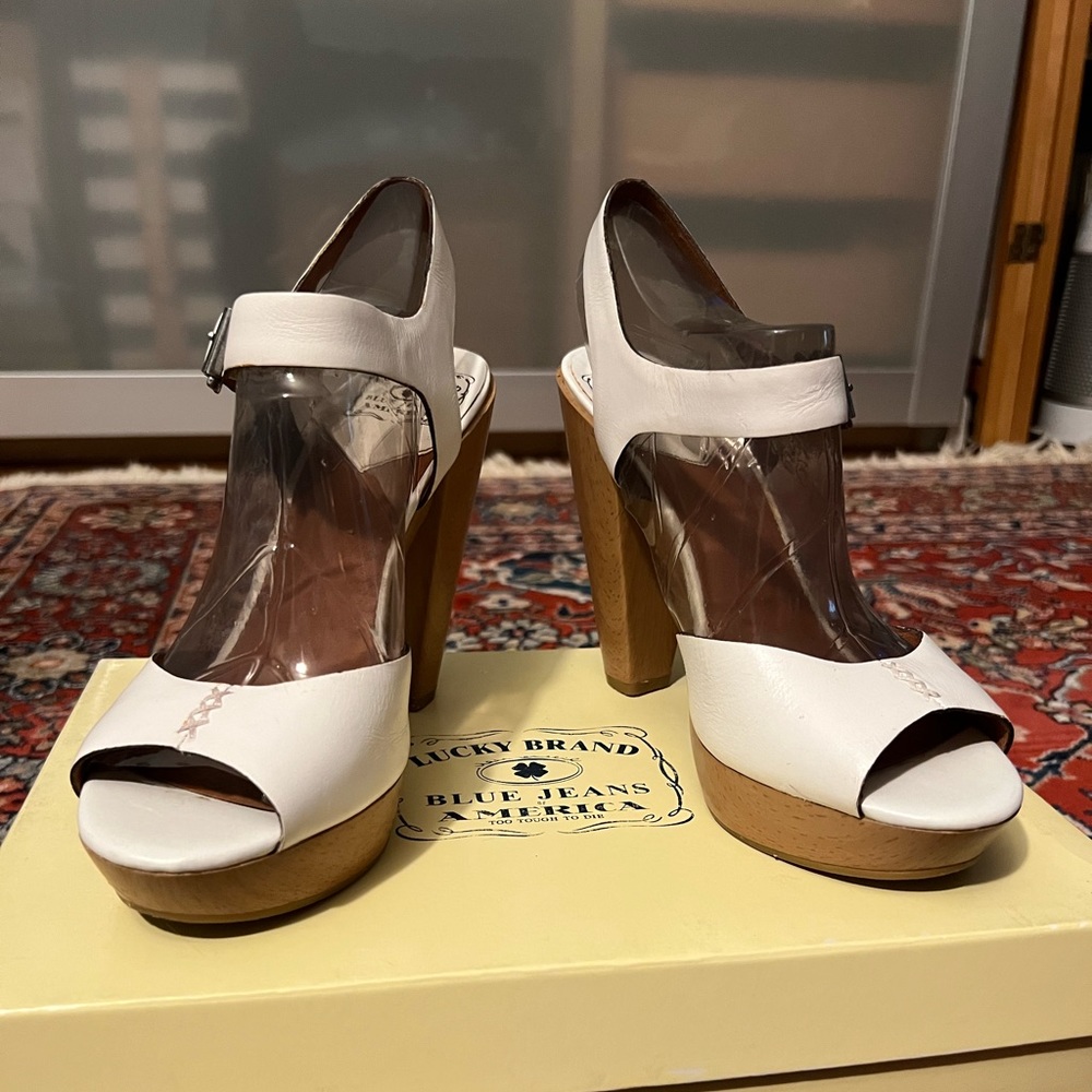 Lucky Brand Meghan Sandals in White/Lucky Vachetta